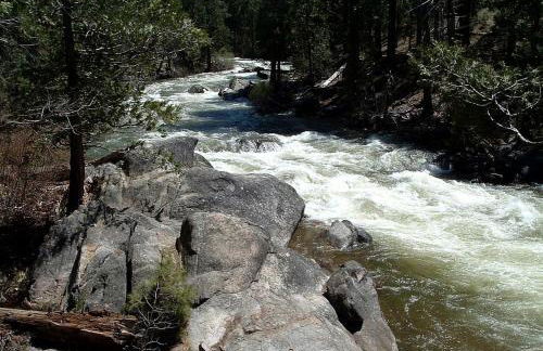 Spacious Riverfront Cabin Rental Perfect for Large Groups near Sonora, California - Foto 14