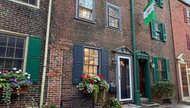 Center City Trinity with Roof Deck, Patio & Workspace - Foto 1