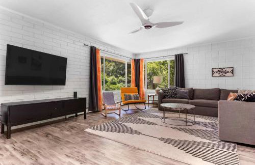 Relaxing River Retreat Near Moms Beach with Patio - Foto 12