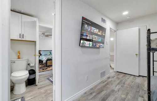 Frisco Getaway Hometel w the Spa and Outdoor Kitchen - Foto 17