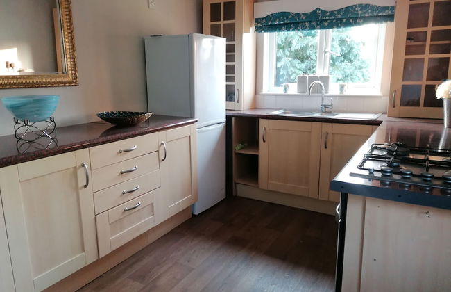 Lovely 2-bed Cottage in Pencarreg - Photo 4