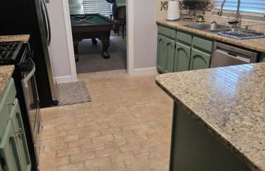 The University of South Alabama Poolside Getaway 'Veteran Own Business ' - Foto 2