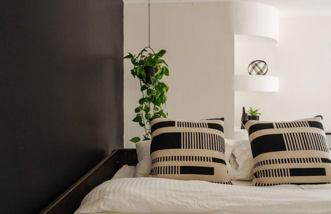 Hollywood Hills Sunset Strip Home w Hottub - Photo 7