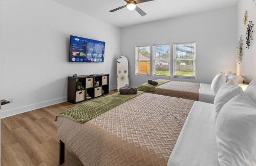 Farm House DT Indy with Pool Table - Photo 27