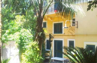 Villino with Garden - Photo 1