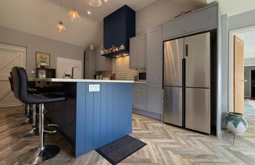 Historic Hampshire Cottage with Private Putting Green - Photo 11