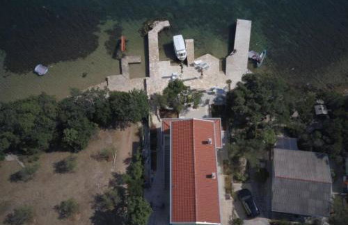 Beachfront Apartment Live - Photo 22