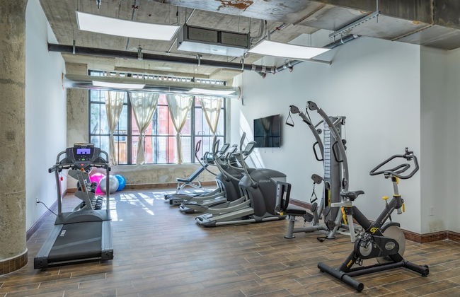 Sosuite 2BR Apt w Balcony W D Gym On-site Bar - Foto 5