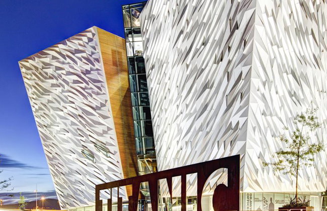 Belfast – Skip-the Line Titanic Museum & Distillery Discovery Tour - Foto 1