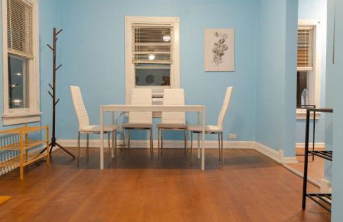 Cozy 1-Bedroom House in Tranquil Skokie With Free Parking - Foto 14