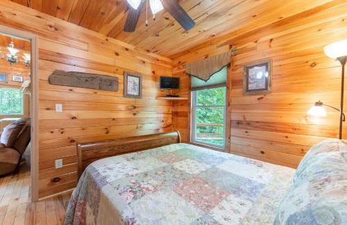 Wildflower Cabin with a private hot tub - Foto 10