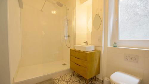 La Vedette - Les Gîtes de KEROUZEC - Mer et centre historique - Foto 5, towels, Shower