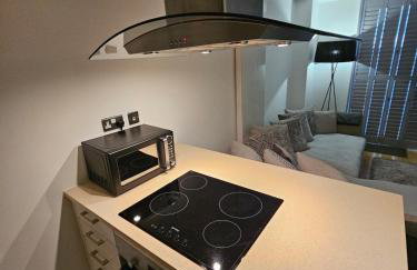Executive E15 Apartment - Skyline Terrace & Free Private Parking - 5-min Walk to Abba Arena - Foto 29