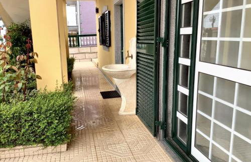 Charming House in Cortiçada with Balcony and Mountain View - Foto 24