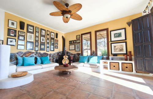 Künstlerhaus Finca Madreselva mit atemberaubenden Weitblick mit Infinitypool, kleinen Teichen und vielen Sitzplätzen in Tolox Malaga im Nationalpark Sierra de las Nieves, ideal für Entspannung, aber auch zum Wandern - Foto 79