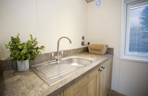 6 Berth Luxury Lodge in Christchurch, Dorset - Photo 72