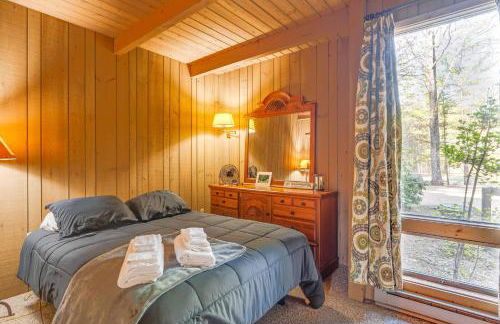 Half Mile to Ski Slopes Conway Condo with Hot Tub! - Photo 16