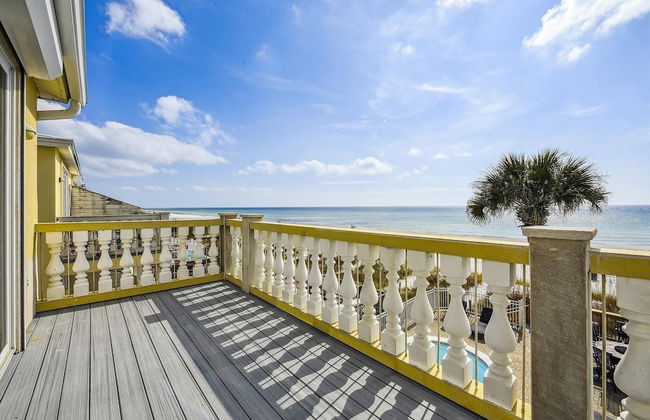 Just Beachy - 5 Bedroom Beach Front Home! Sleeps 20 Home by RedAwning - Foto 40