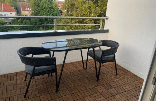 Moderne Ferienwohnung in Gelsenkirchen-Schalke für 1 bis 7 Personen mit Terrasse, ideal für Gruppen & Stadionbesuche - Foto 3