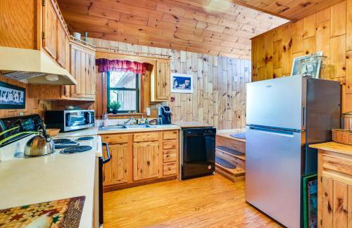 Cozy Appalachian Getaway 5 Mi to Prospect Peak! - Photo 9