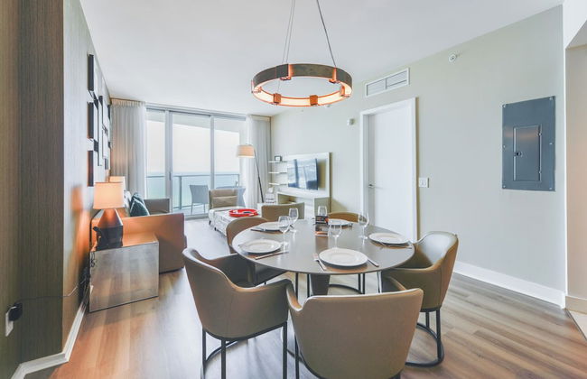 Fantastic 2BR Condo at Hollywood - Photo 42