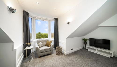 Serviced Apartment Near Glasgow Airport and Hospital with Free Parking Long Stays Available - Foto 2