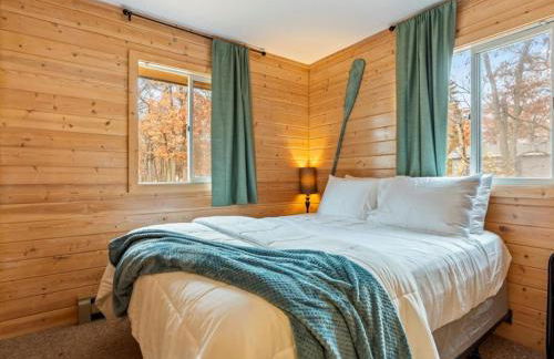 Cute Whitefish Cabin with Hot tub - Foto 7