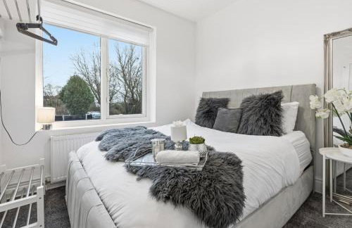 Lovely 4b Stay- Ideal for Contractors & Families - Photo 18