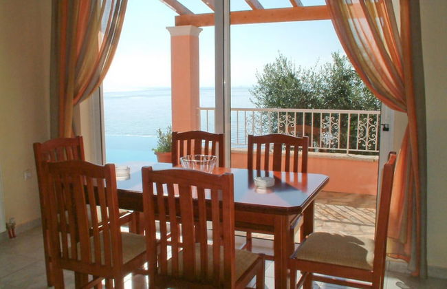 Villa Petros Large Private Pool Walk to Beach Sea Views A C Wifi Car Not Required - 180 - Foto 6