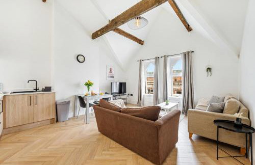 Chic 2Bed Apartment in Heart of Altrincham - Pass the Keys - Foto 4