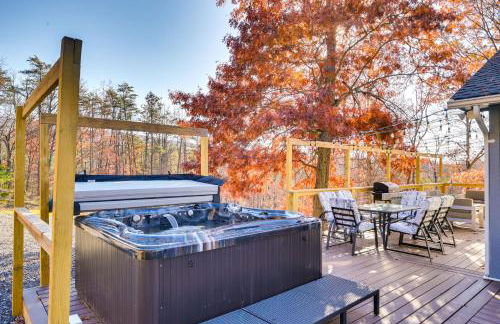 Serene Springfield Retreat on 6 Acres with Hot Tub! - Foto 2