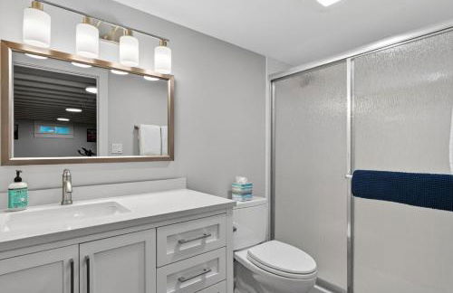 Warm and Inviting 3BR Craftsman with Big Kitchen - Foto 31