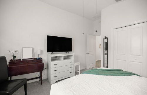 Cozy 2BR in The Villages With BBQ and 4 Seaters Golfcart King Bed - Foto 11