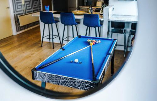 Stylish Penthouse, Free Parking, Pool Table, PS4 - Foto 4