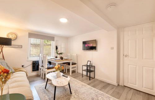 Large One Bedroom Apartments Southsea Sleeps 3 - Free Parking - Foto 9