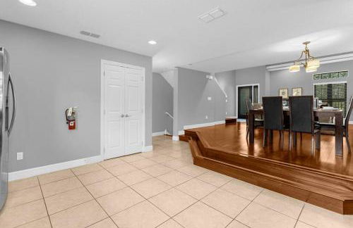 Vibrant 4BR Family Townhome 1 mile from Disney World and Disney Springs - Photo 36
