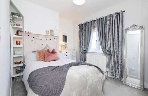 Cosy 2-Bed Home by Pink Flamingo Holdings, Perfect for Business & Groups - Photo 20