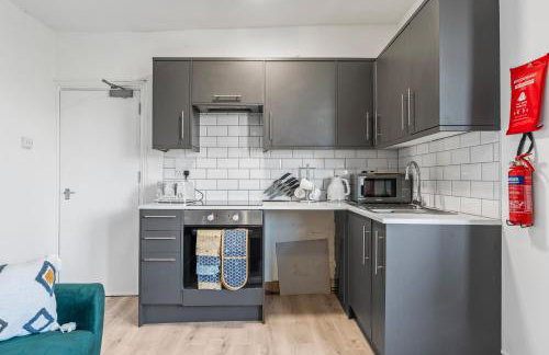 Contractor Stay - Newport Sleeps 5 with Wi-Fi - Foto 4
