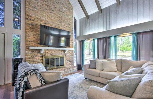 Brookeland Resort Cabin with Golf and Lake Access - Photo 6