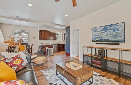 Moonlight Ridge Spacious Townhome 3 miles from Downtown AC Garage Near Snowbowl - Foto 1