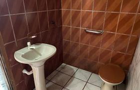 Casa ampla e bem localizada - 1 rua da praia - Foto 14