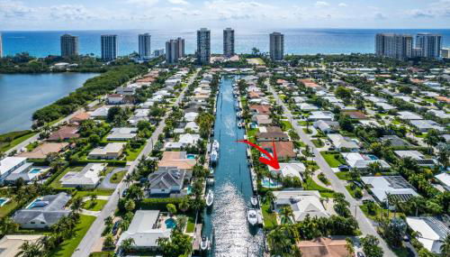 Seven Palms Waterfront- Private Dock, Heated Pool & Lanai -Walk to beach! by Maven Vacation Rentals - Foto 5