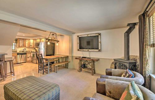 Townhome with Deck Walk to Mirror Lake and Main St! - Foto 4