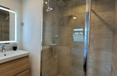 Beachfront apartment with pool - Photo 6