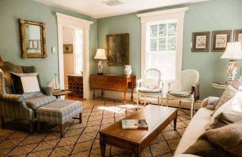 1850s Maine Farmhouse featured in Condé Nast Traveler with 11 Acres Near Water - Foto 9