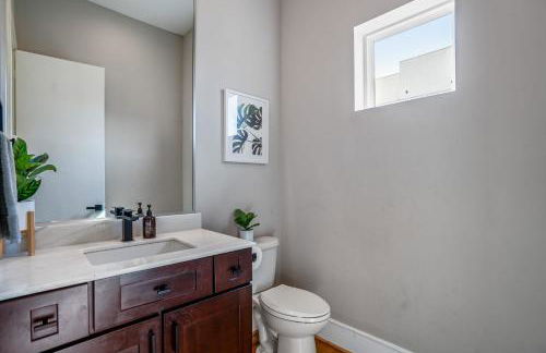 Luxury Downtown Getaway with Breathtaking Views - Foto 35