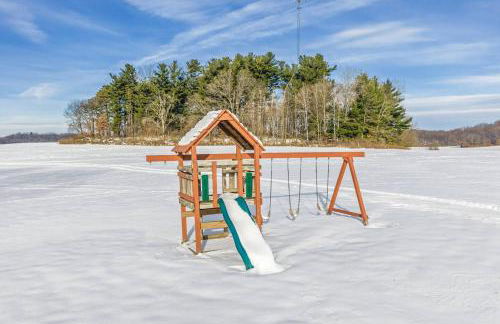 Spacious 4BR Cabin • Sleeps 12 • Games •Near Dells - Foto 32