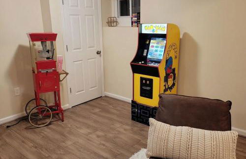 5 bedrooms with 4 Full Bath Fire Pit BBQ and Plush Amen on 1 2 acre - Photo 33