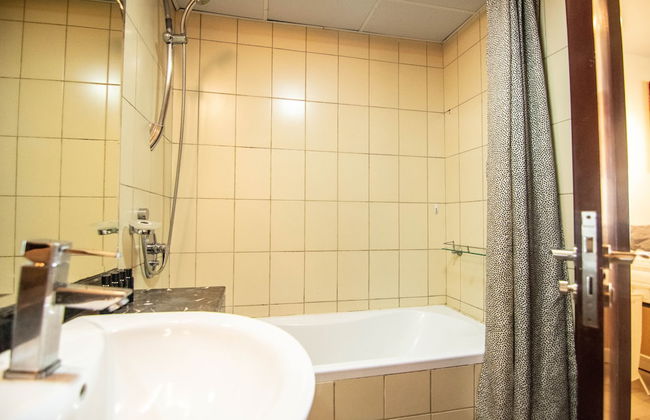 Lux BnB I X1 Tower I Golf Course & Sea Views - Photo 21