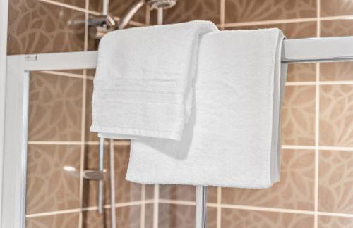 Stylish 4 Bedroom House in St Neots w Free Parking - Foto 48